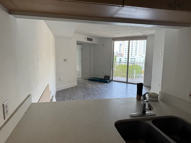 102 SW 6th Ave #609 — Photo 11