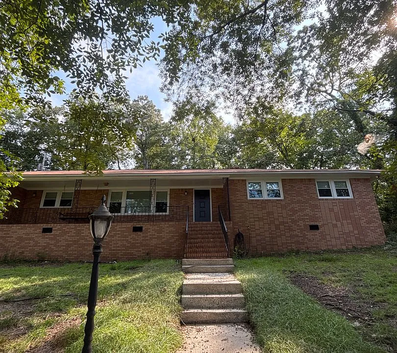 3820 Edinburgh Rd