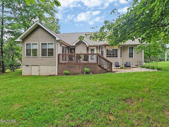 4th image of 10 Dickens Ln