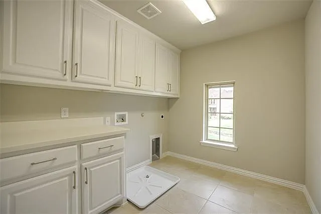 1005 Lady Lore Ln — Photo 8