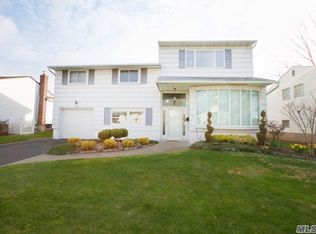 260 Buick Pl, East Meadow, NY 11554
