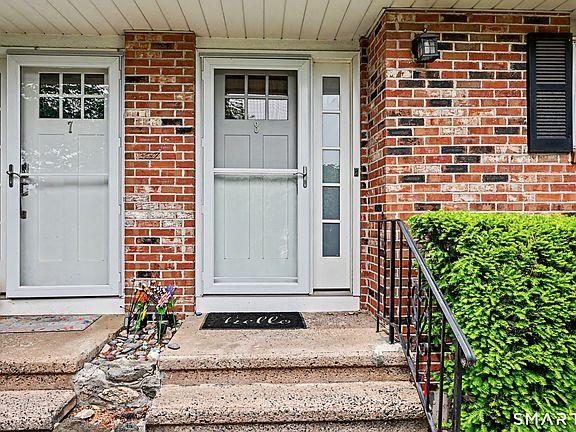 3rd image of 19 Colonial Road #8