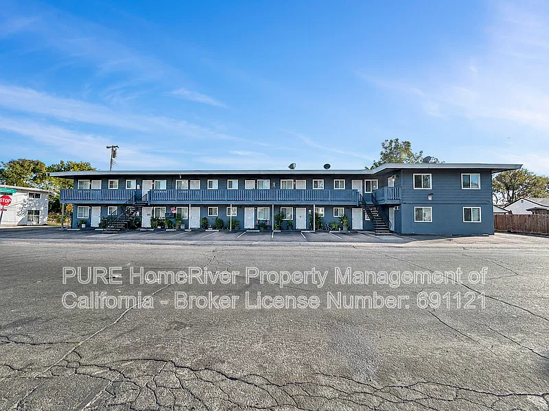2 bed, 1.0 bath, 1195 sqft, $1,395 — Photo 2
