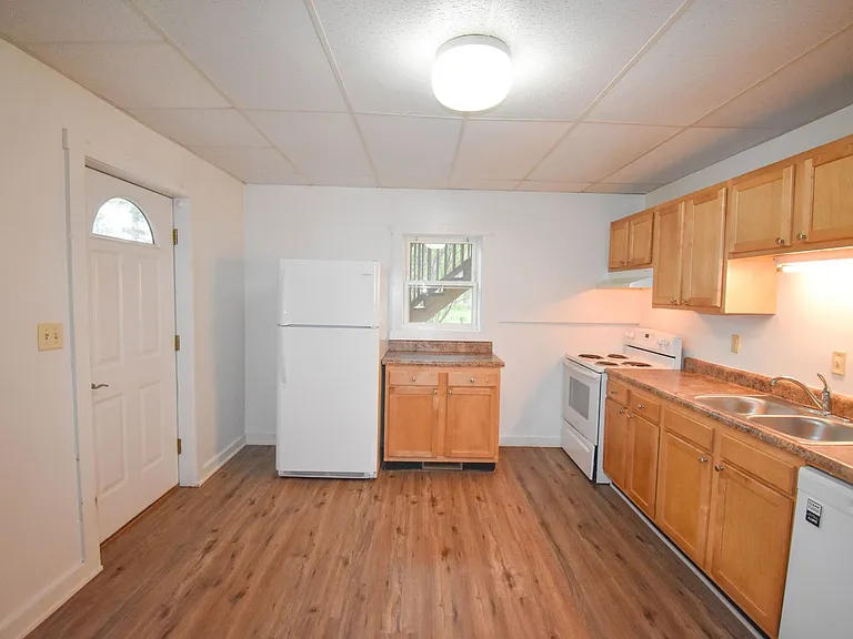 3 Fairview St — Photo 8