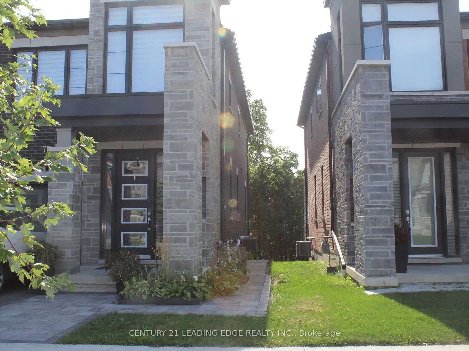 3 bed, $2,000 — Photo 1