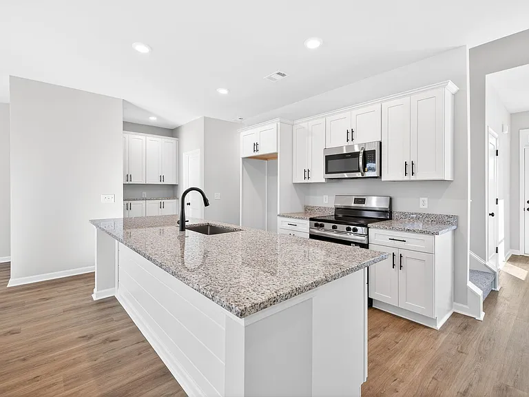 548 Madison St — Photo 16