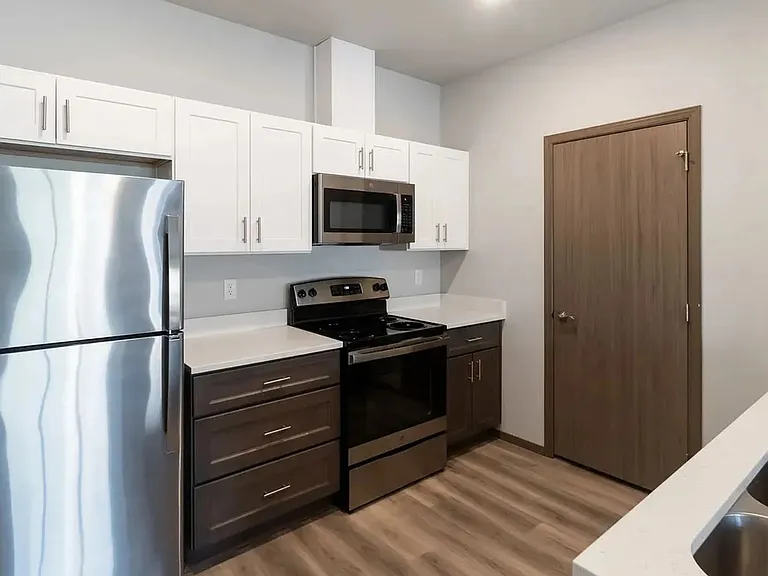 River City Apartments — Photo 24