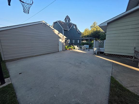 4th image of 105 4th St W