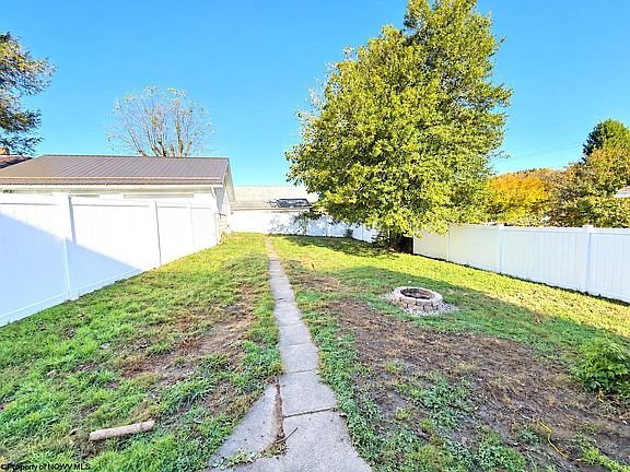3rd image of 405 Manley St