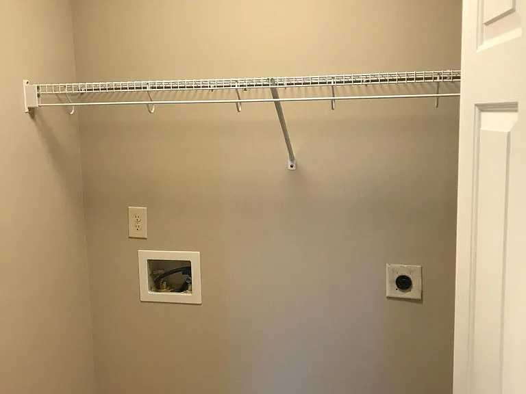 655 Escalade Dr — Photo 25
