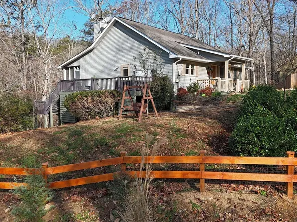 1298 Cherokee Trl, Young Harris, GA 30582