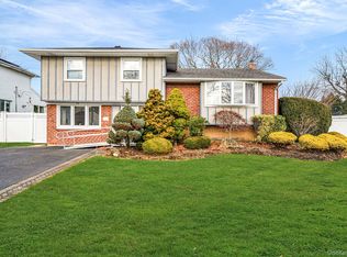 11 Fordham Drive, Plainview, NY 11803