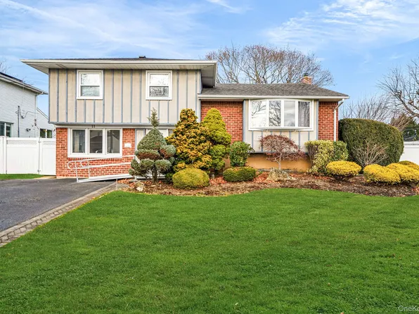 11 Fordham Drive, Plainview, NY 11803