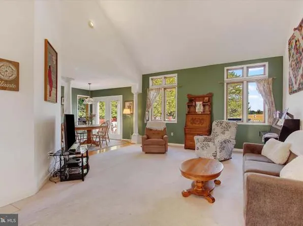 824 Hancock Dr, Gettysburg, PA 17325