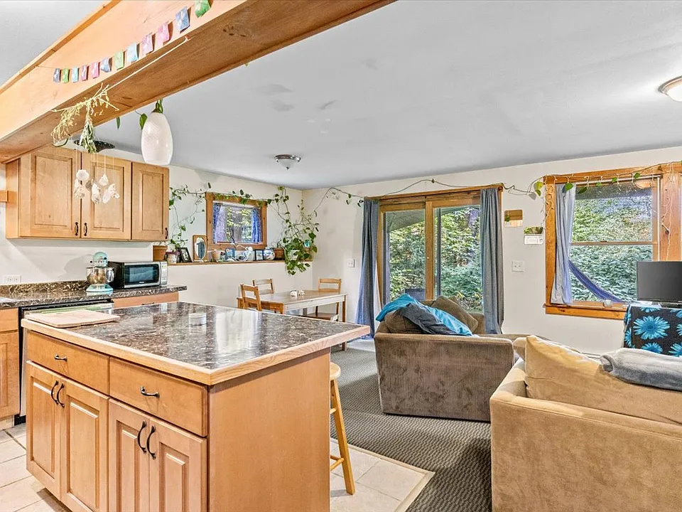 Kitchen / Living room area (furniture not included)