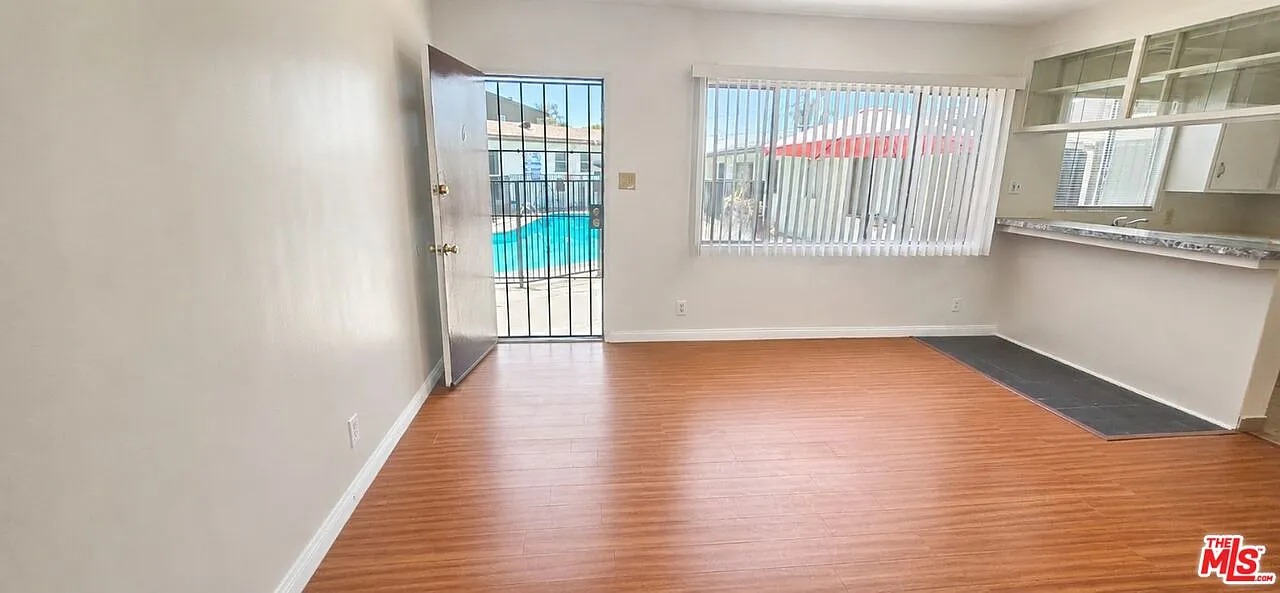 1 bed, 1.0 bath, 10880 sqft, $1,700 — Photo 2