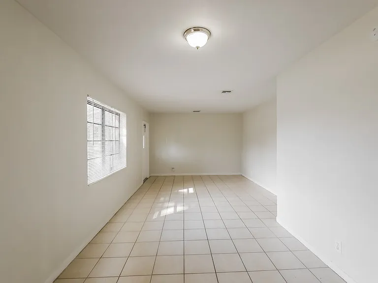 820 Carolina Ave — Photo 3