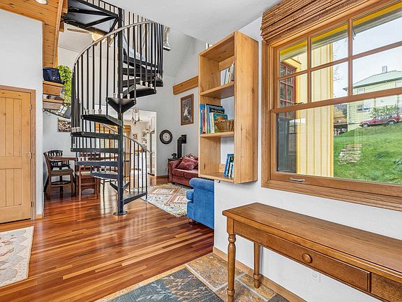 4th image of 25 Denver Ave