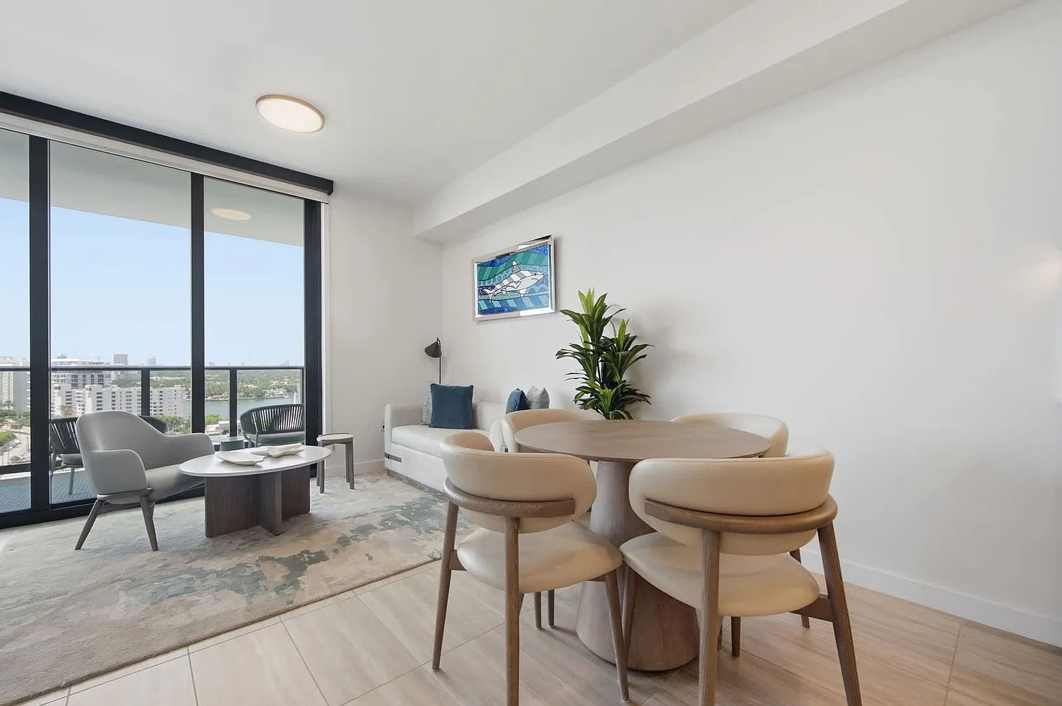 1 bed, 1.0 bath, 645 sqft, $5,692 — Photo 4