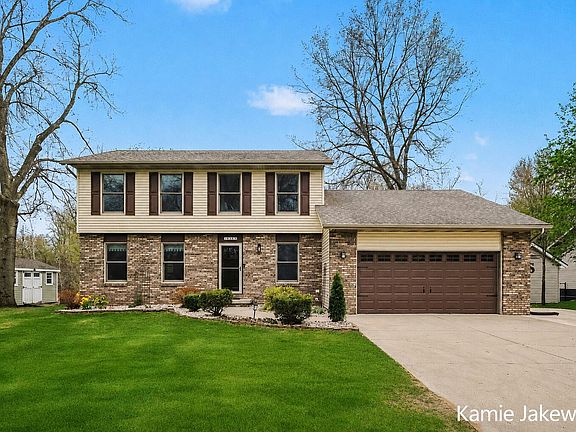 2nd image of 10858 Wildwood Dr