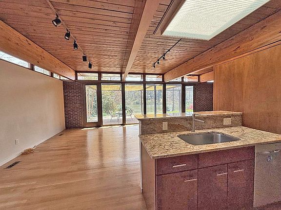 5th image of 2114 Timberlake Dr