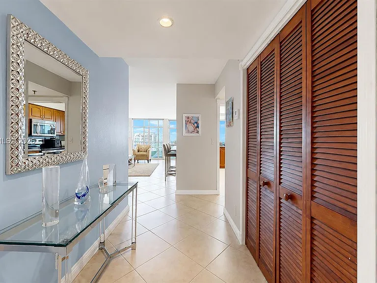 2401 Collins Ave #1709 — Photo 8