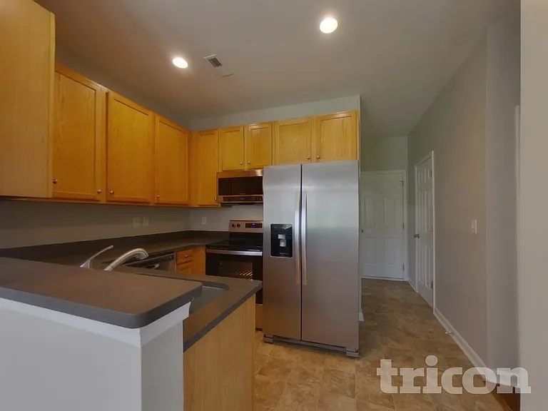 4715 Abercromby St — Photo 9