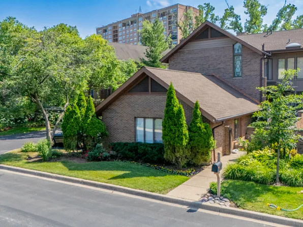 1210 Hawthorne Ln, Hinsdale, IL 60521