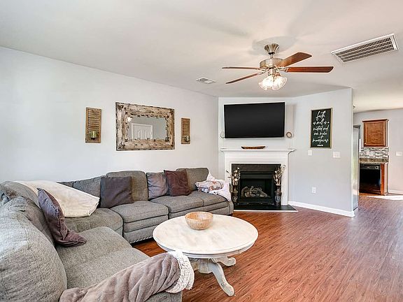 5th image of 927 Slow Creek Ct