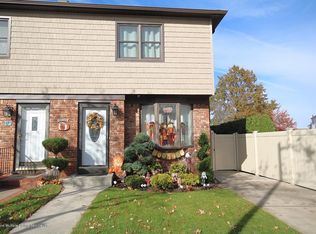 15 Walker Ct, Staten Island, NY 10312