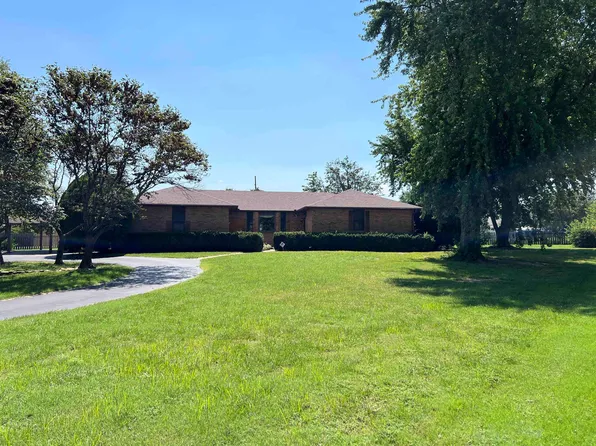 1605 Estates Dr, Arkansas City, KS 67005