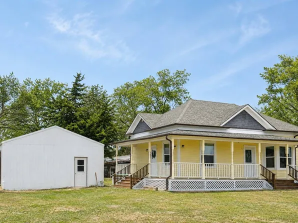 604 N 3rd St, Lincoln, KS 67455