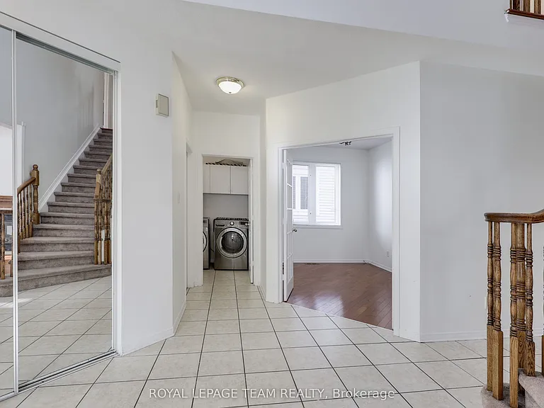 35 Norgold Cres — Photo 3