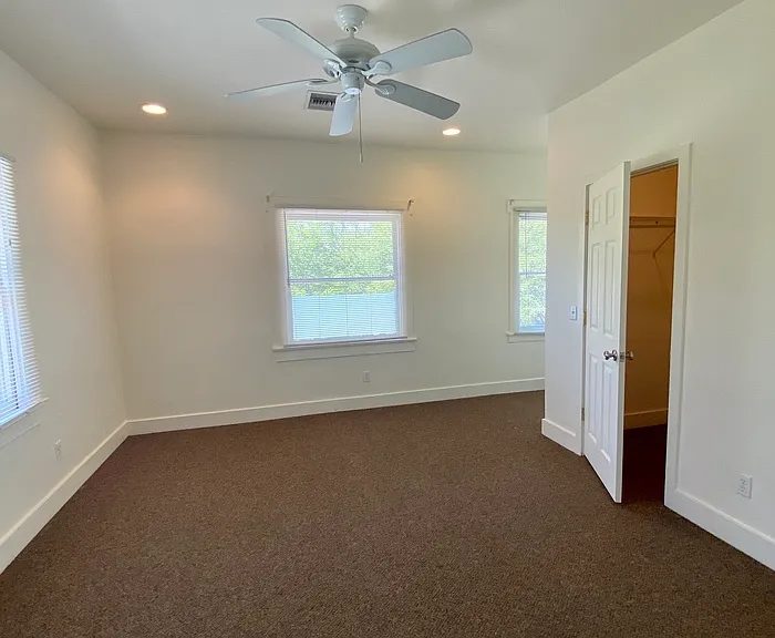 503 E University Blvd #4 — Photo 17