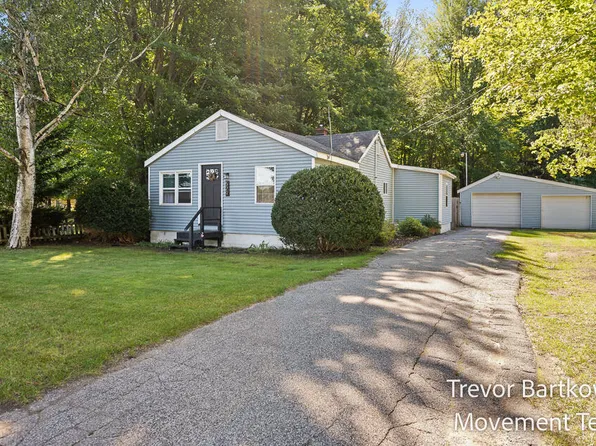 529 Porter Rd, Norton Shores, MI 49441