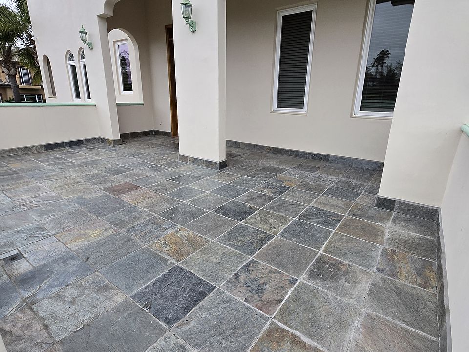 Big entertainment patio with natural slate stone.