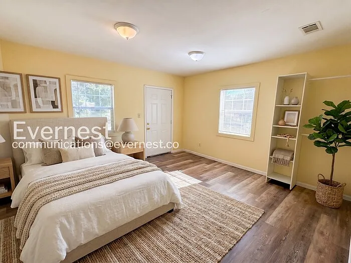 3 bed, 2.0 bath, 1045 sqft, $895 — Photo 3