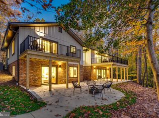 108 Interpromontory Rd, Great Falls, VA 22066