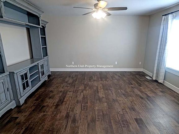 2 Living Room_09042024