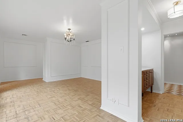 484 E Olmos Dr — Photo 22