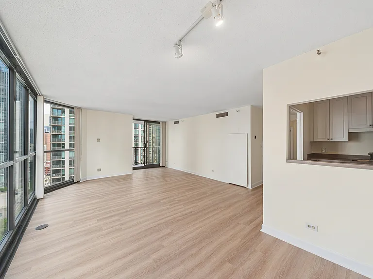 10 E Ontario St #2008 — Photo 10