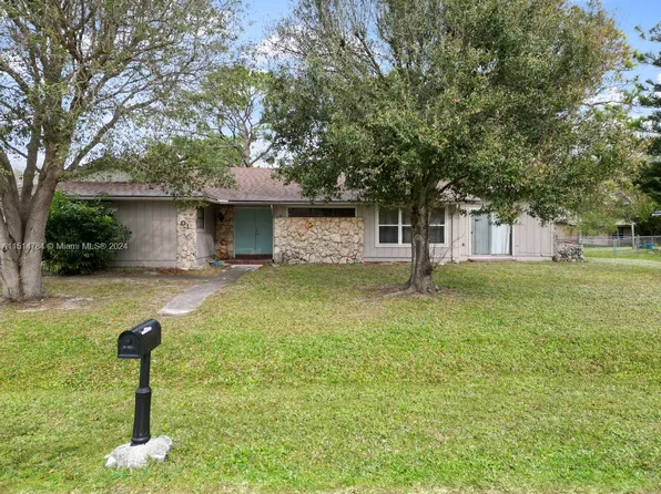 601 SE Penn Ave, Port Saint Lucie, FL 34984