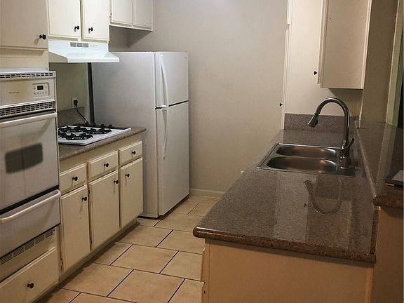 3rd image of 12203 Magnolia Blvd #109