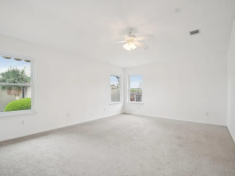 1300 Leah Ln — Photo 30