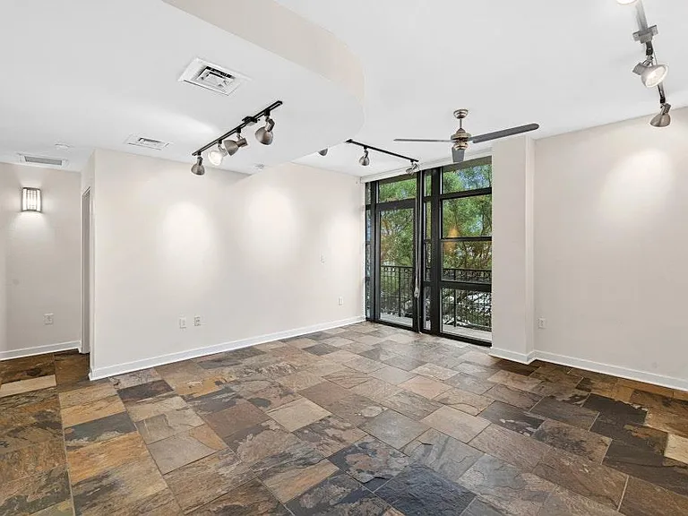 1812 West Ave #200 — Photo 15