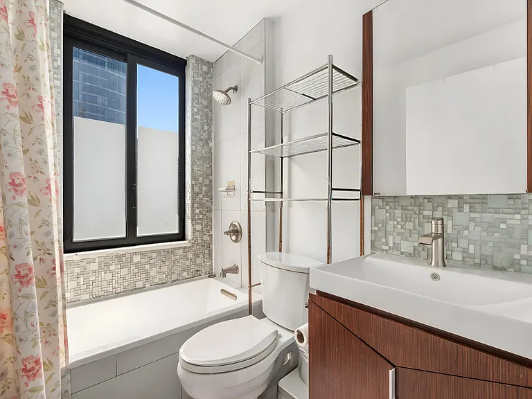 200 Rector Pl #26L — Photo 7