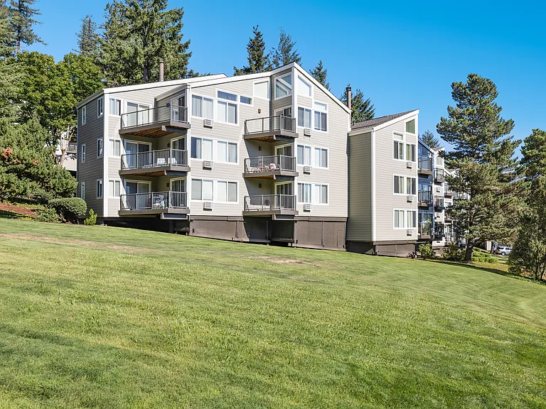 Sunset Summit Apartments — Photo 55