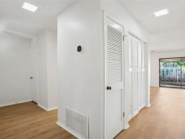 2035 Powers Ferry Trce SE — Photo 9