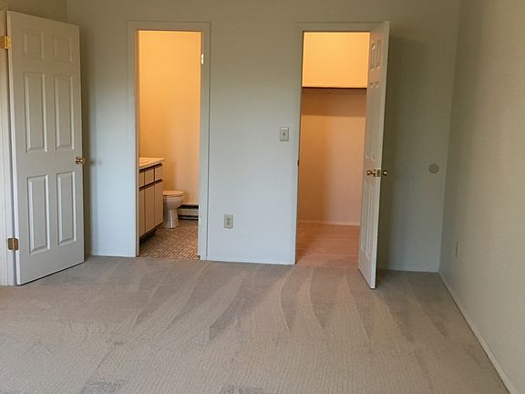 3rd image of 3 Colatosti Pl APT 8
