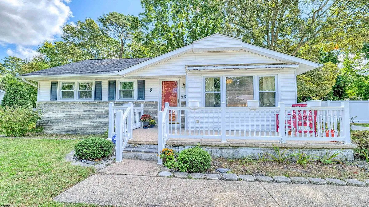 2 bed, 1.0 bath, 964 sqft, $2,400 — Photo 1